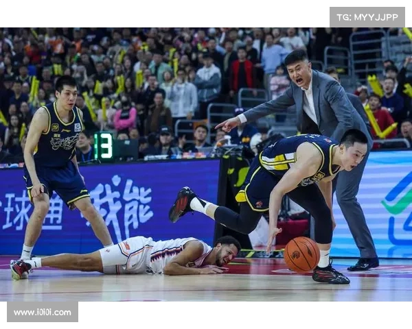 中国男篮热身赛战胜荷兰 余嘉豪斩获16分10篮板 胡明轩制胜三分表现亮眼 中国男篮热身赛战胜荷兰 余嘉豪斩获16分10篮板 胡明轩制胜三分表现亮眼